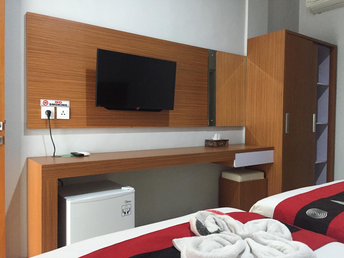 Tom Guest House Legian  Ngoại thất bức ảnh