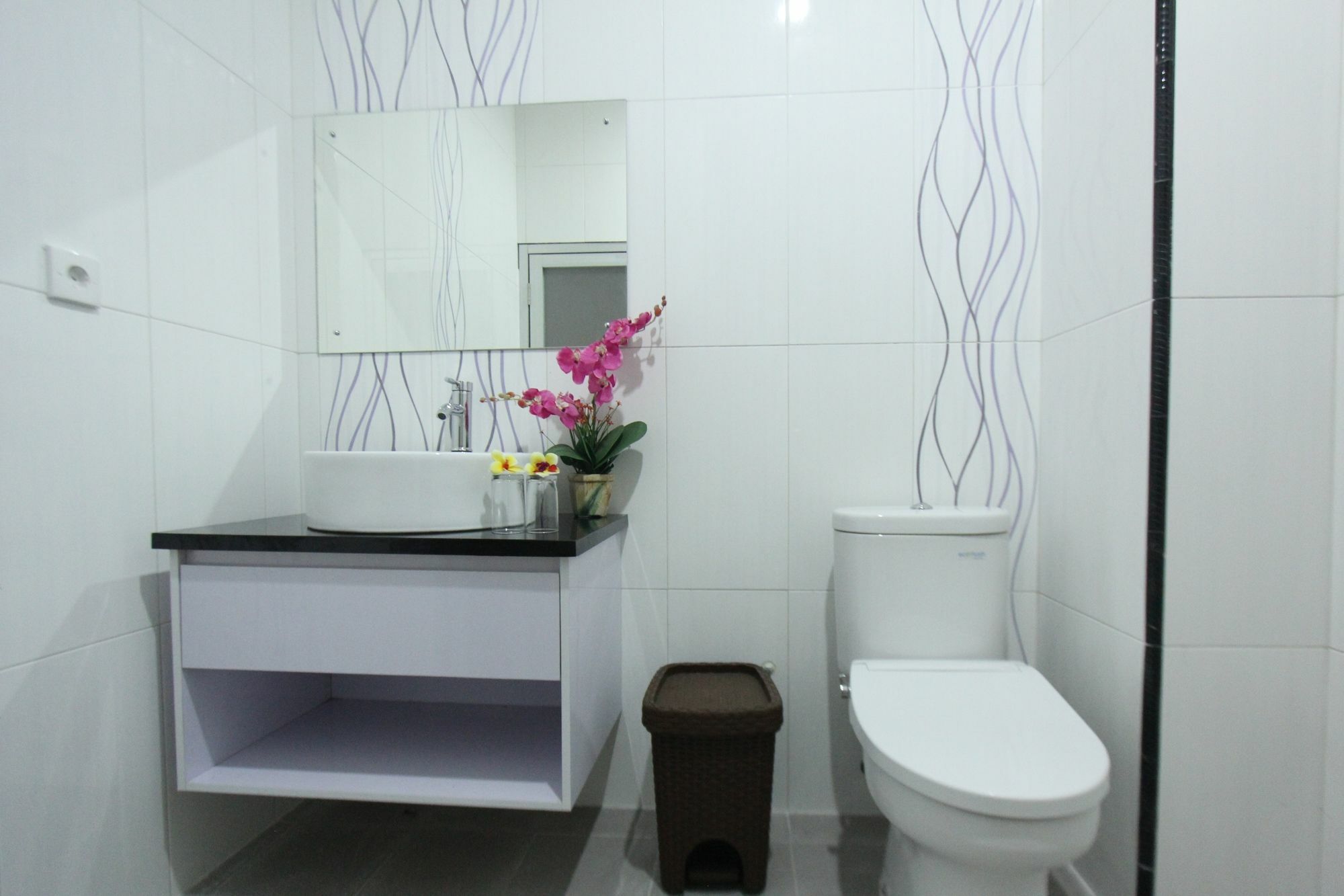 Tom Guest House Legian  Ngoại thất bức ảnh