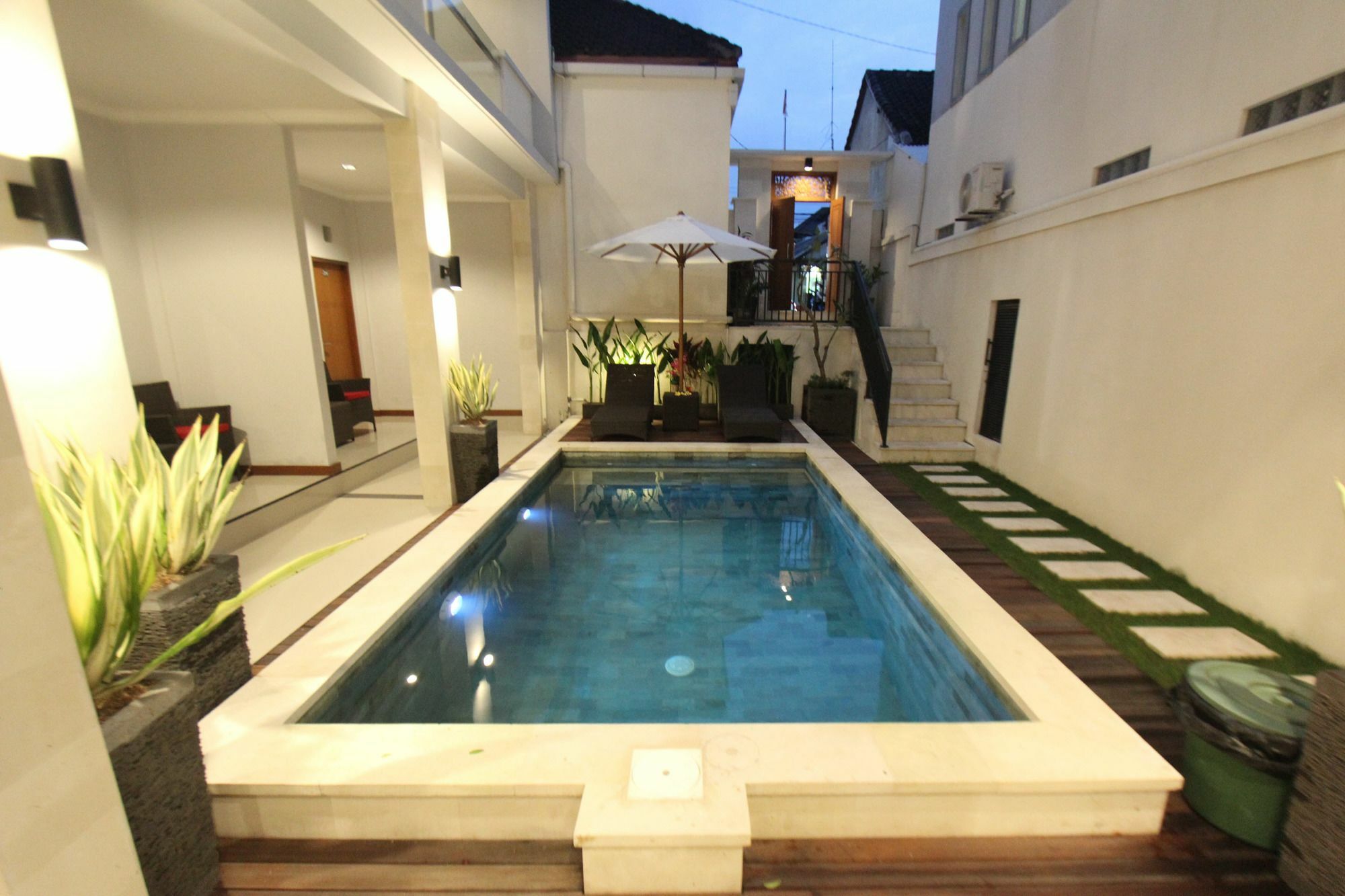 Tom Guest House Legian  Ngoại thất bức ảnh